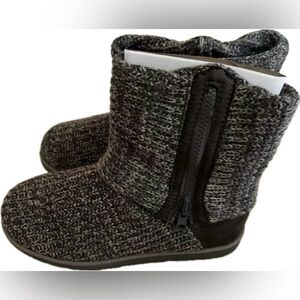 SO gray and black knit design ankle boots. New with tags in box. Size 8.5
